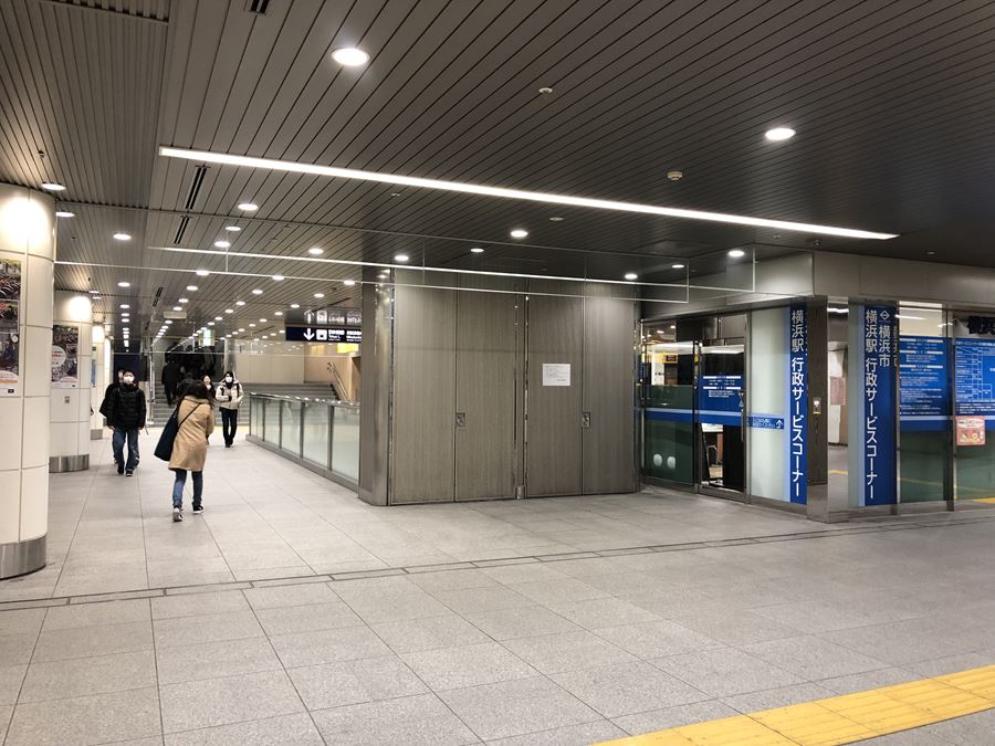 横浜駅JR南改札通路の写真