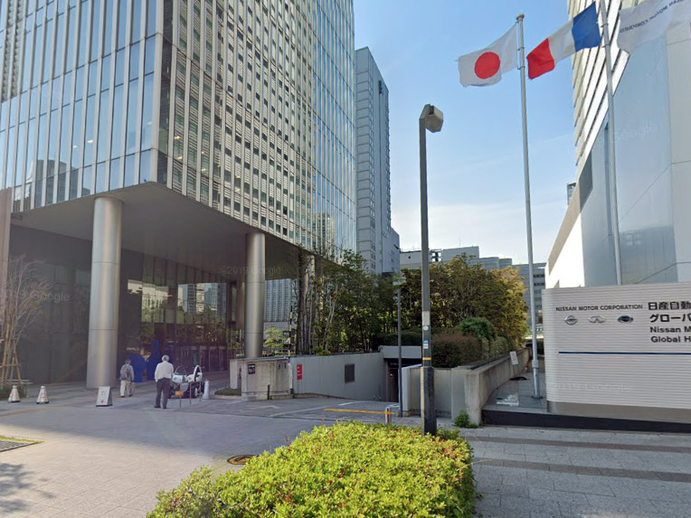 横浜三井ビルディングの駐車場入口写真