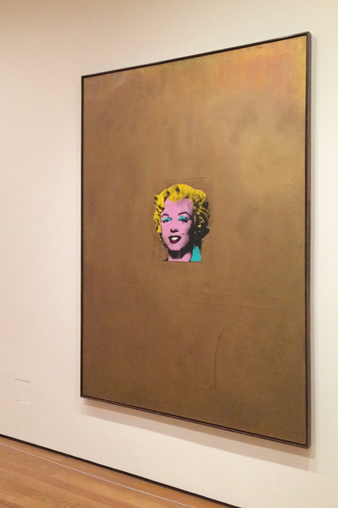 MoMAに飾られている『ゴールド・マリリン・モンロー／Gold Marilyn Monroe』の写真
